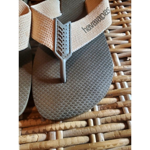 Havaianas Flip Flops Size 6-7 - Picture 3 of 6